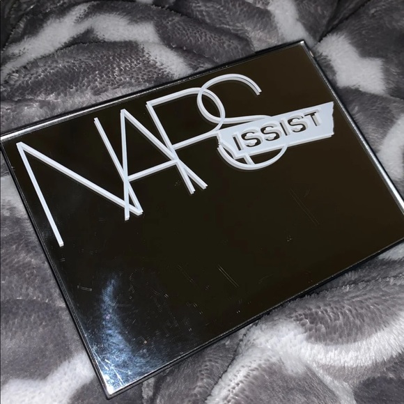 ⭐️NEW⭐️ NARS Assist Eyeshadow Pallete - Picture 1 of 4